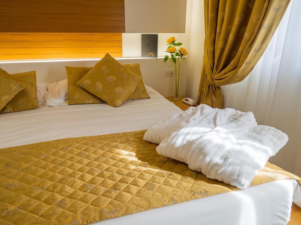 Montaperti Hotel Casetta Bagian luar foto